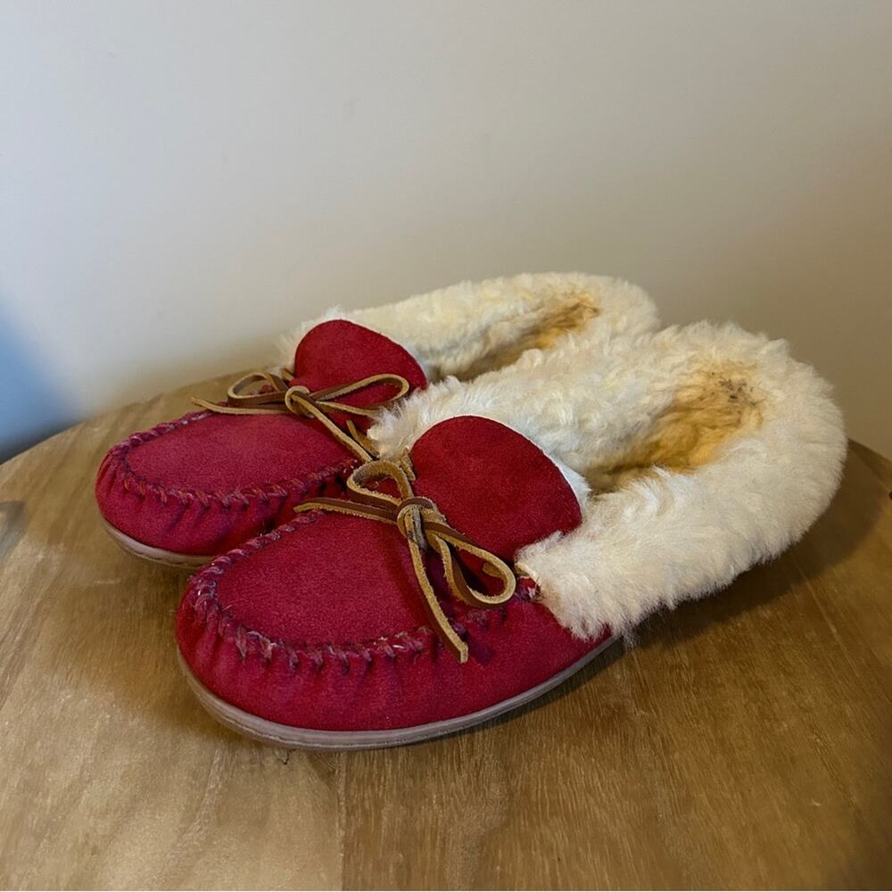 Minnetonka Red Suede Genuine Shearling Rubber Sole “Alpine” Slippers Size 7
